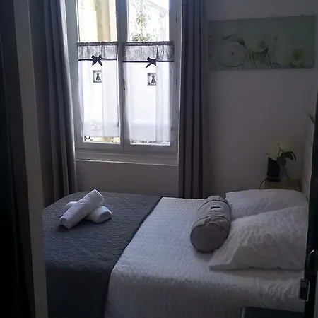 Maison De Ville Bed & Breakfast